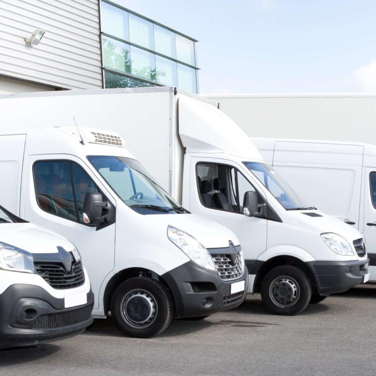 Luton Van Courier Service - Tail Lift & Curtainsiders Available Nationwide